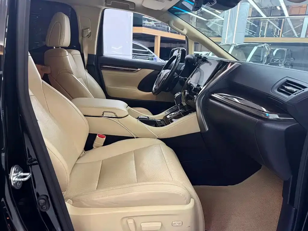 Toyota Alphard — фото 6