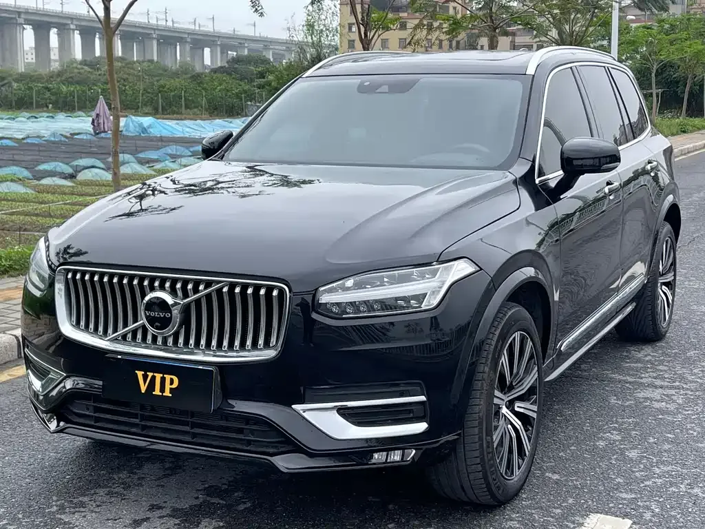 Volvo XC90 — фото 1