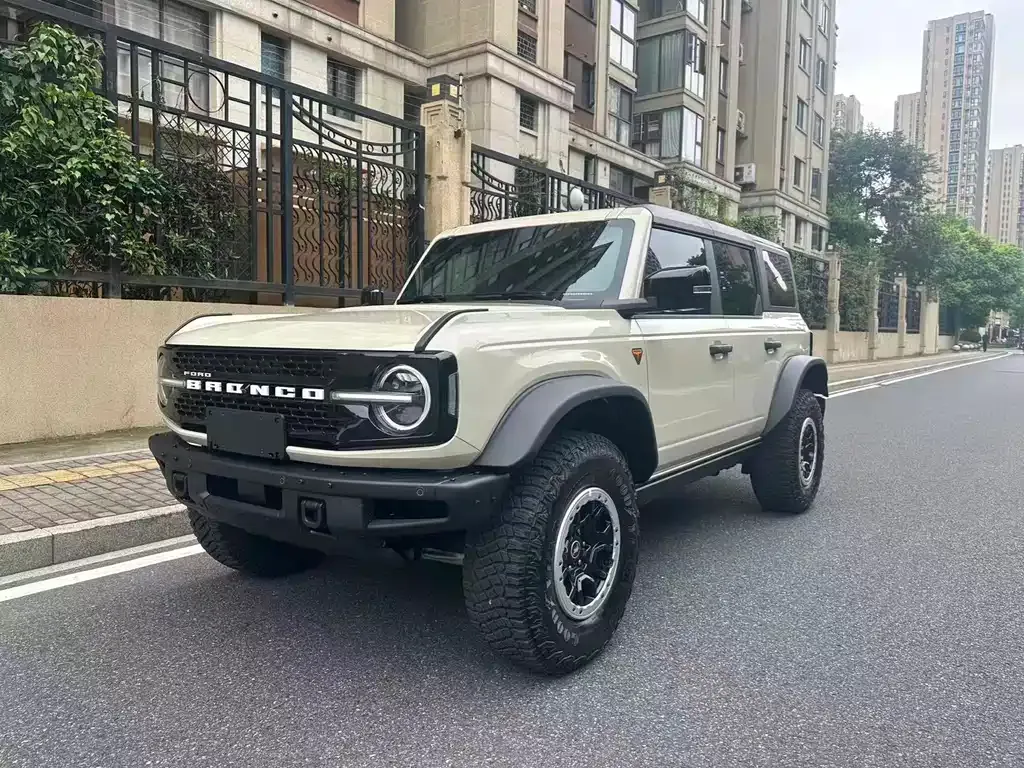 Ford Bronco — фото 1