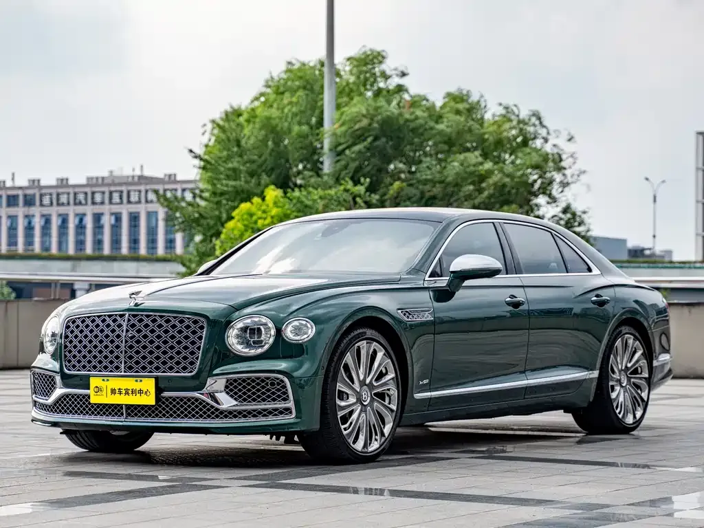 Bentley Flying Spur — фото 1