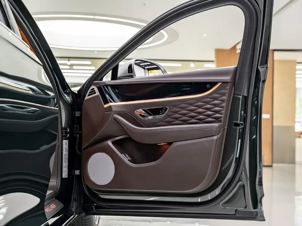 Bentley Flying Spur — фото 10