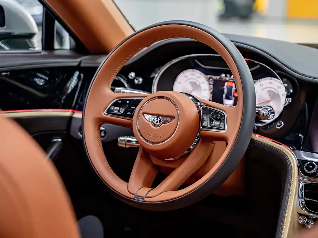 Bentley Flying Spur — фото 6