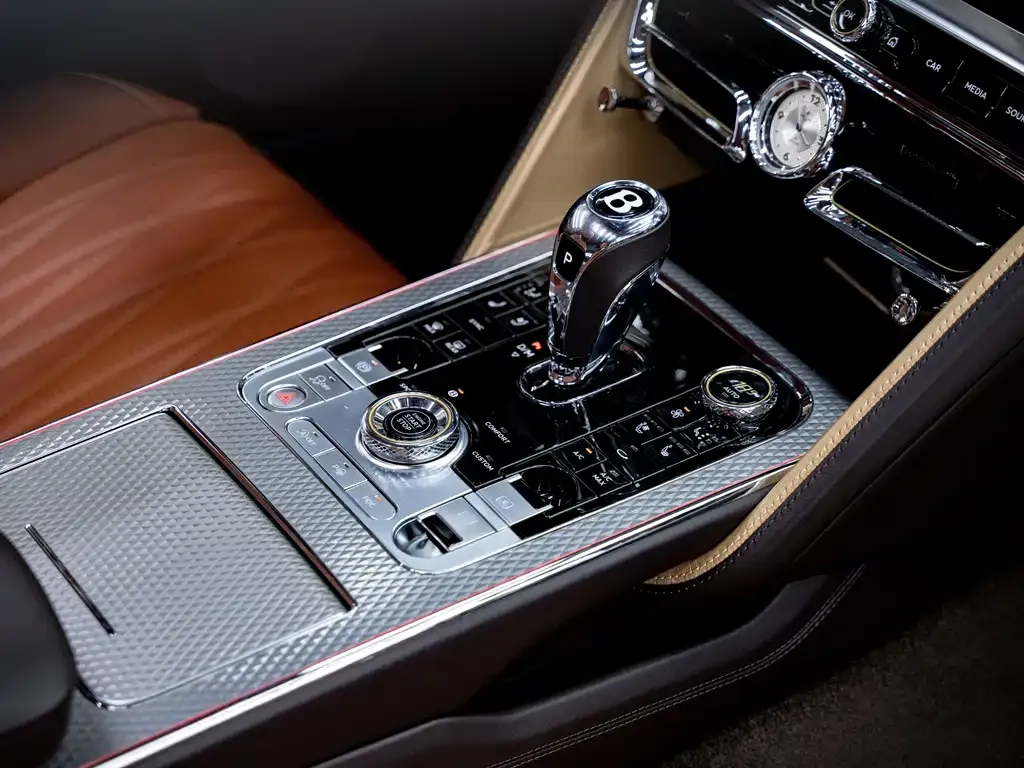 Bentley Flying Spur — фото 9