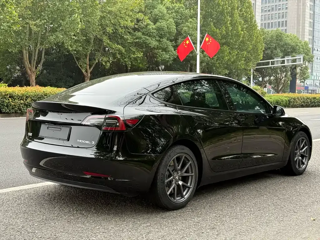 Tesla Model 3 — фото 5