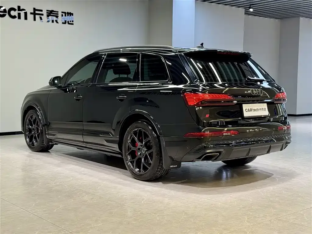Audi Q7 — фото 6