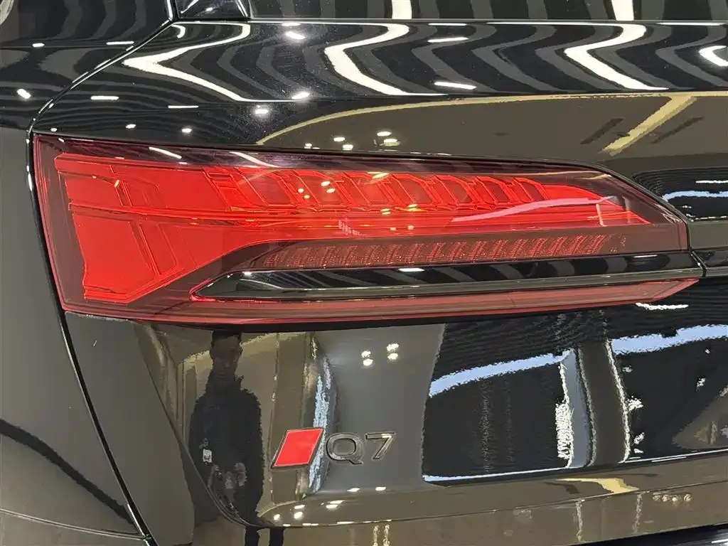 Audi Q7 — фото 9