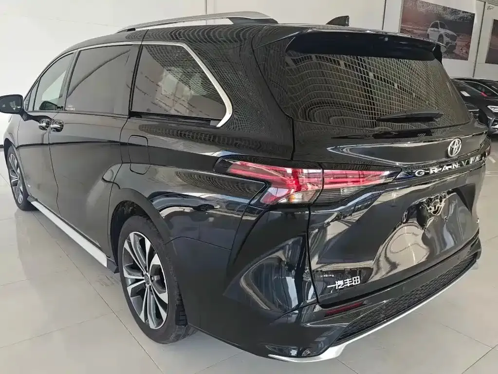 Toyota Granvia — фото 6