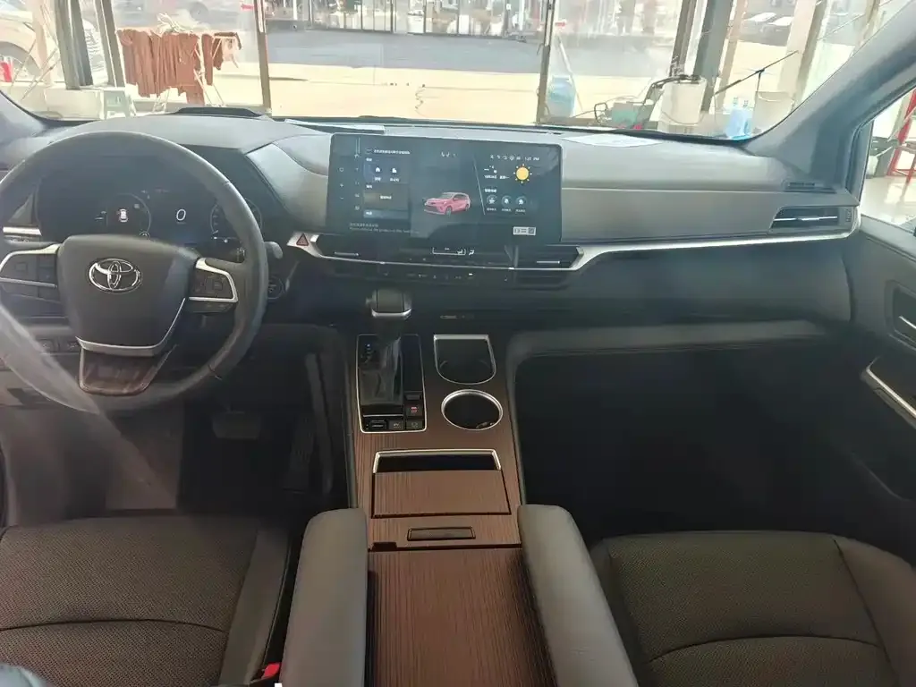 Toyota Granvia — фото 7