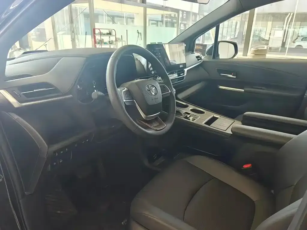 Toyota Granvia — фото 8