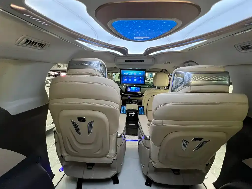 Toyota Sienna — фото 9