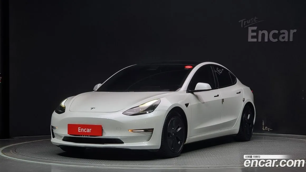 Tesla Model 3 — фото 1
