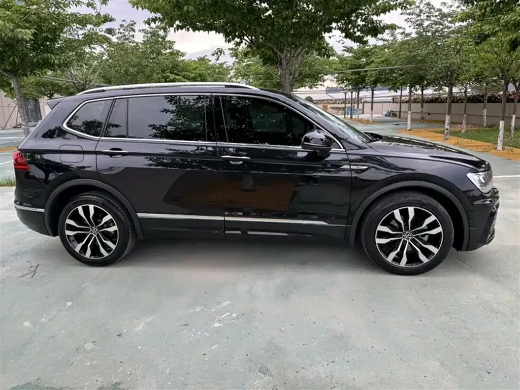 Volkswagen Tiguan L — фото 4