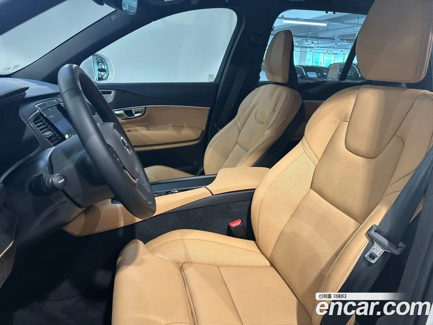 Volvo XC90 — фото 10