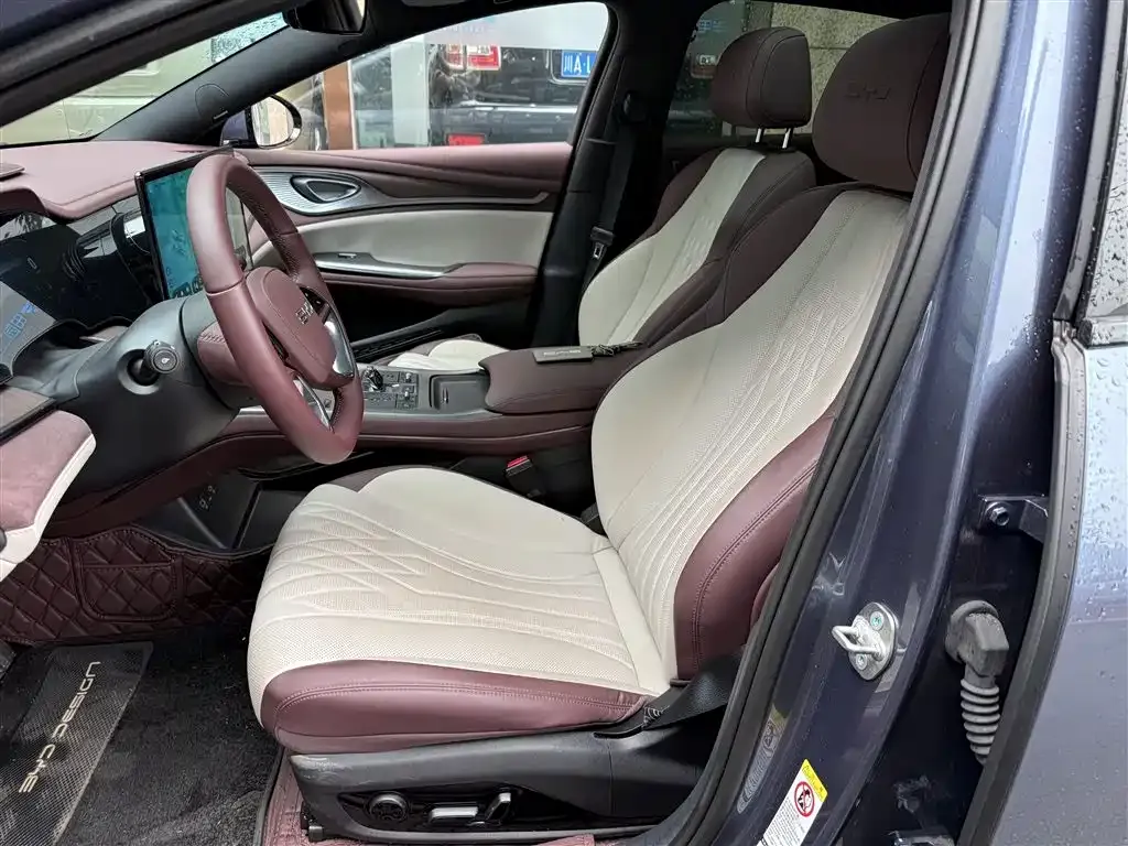 BYD Seal — фото 8
