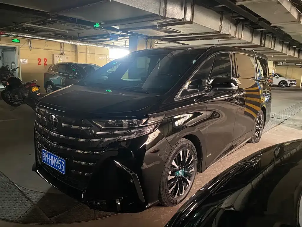 Toyota Alphard — фото 2