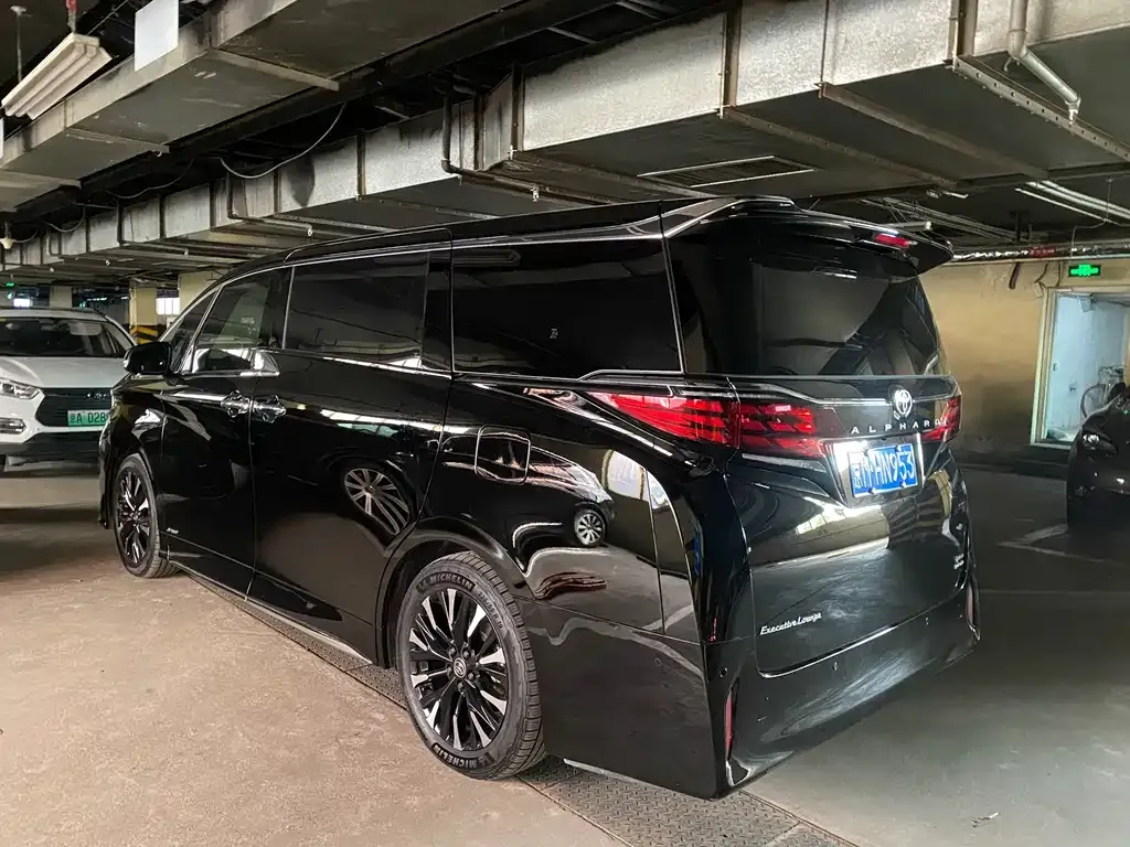 Toyota Alphard — фото 3