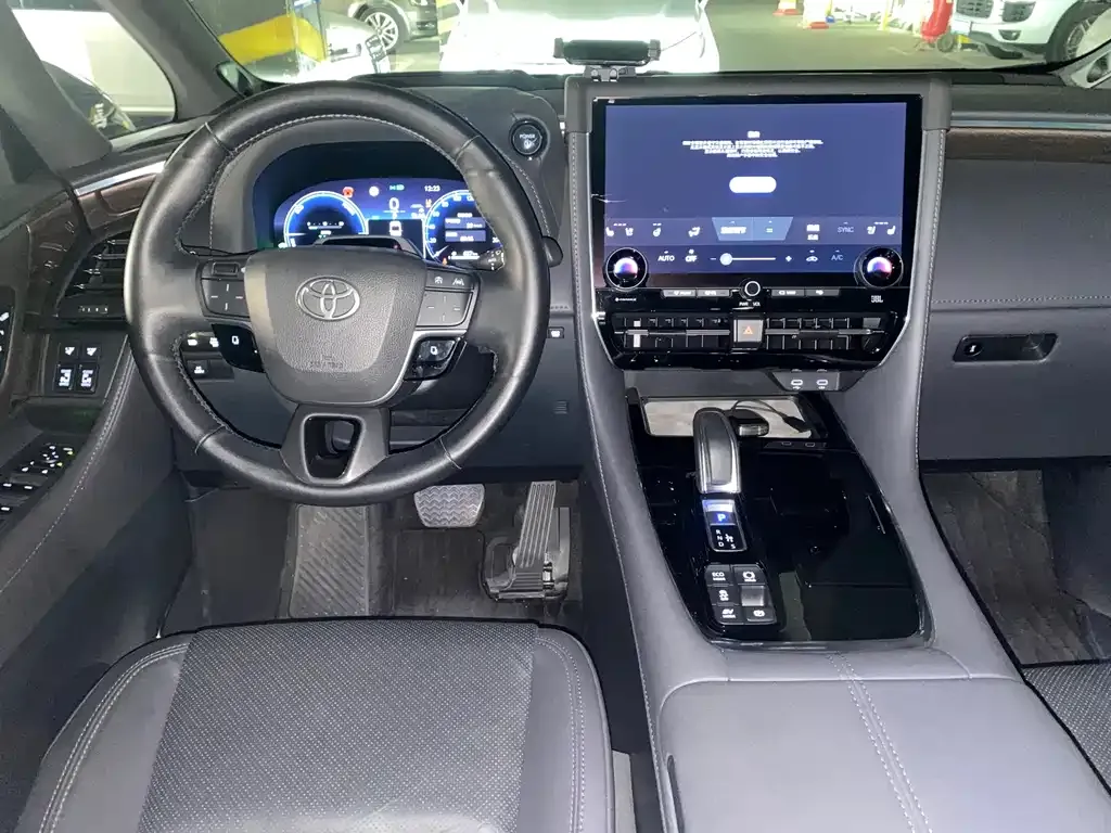 Toyota Alphard — фото 7