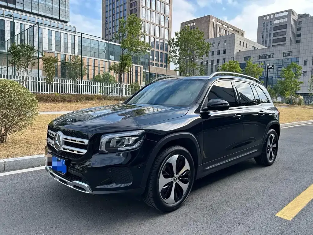 Mercedes-Benz GLB — фото 1