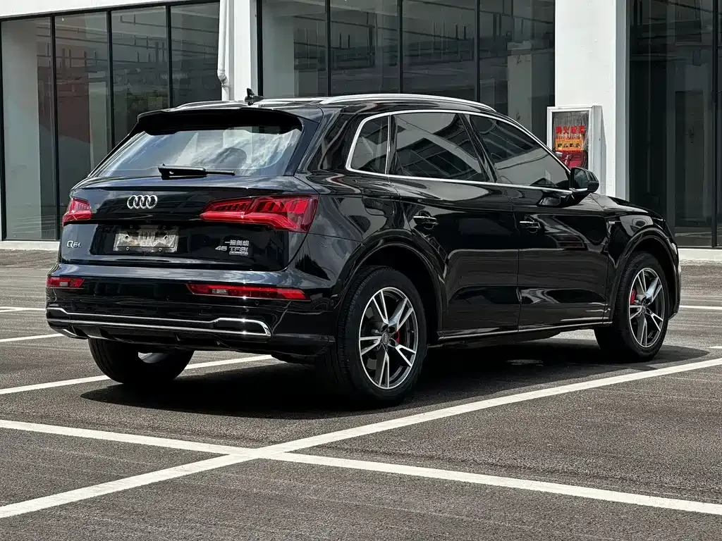 Audi Q5L — фото 7