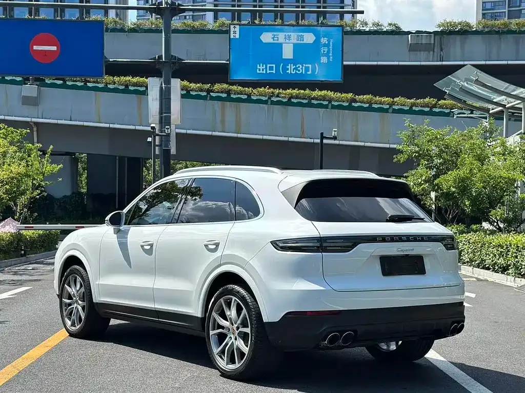 Porsche Cayenne — фото 5