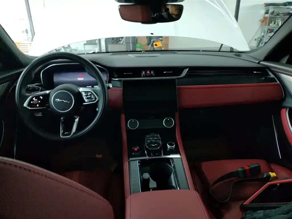 Jaguar XFL — фото 10