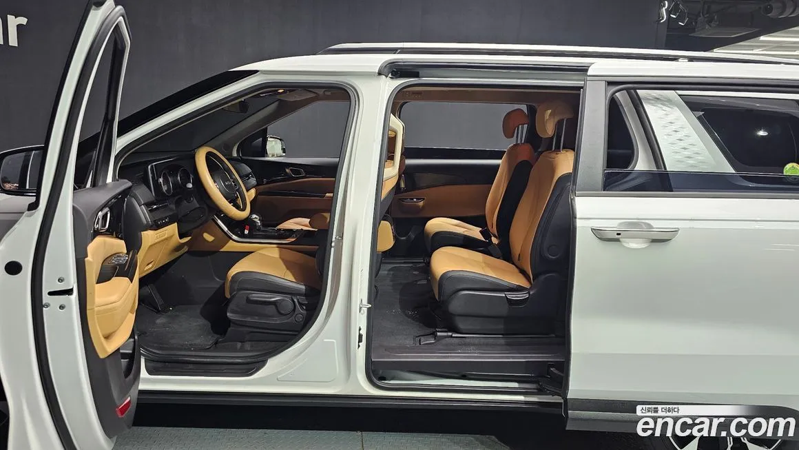 Kia Carnival — фото 10