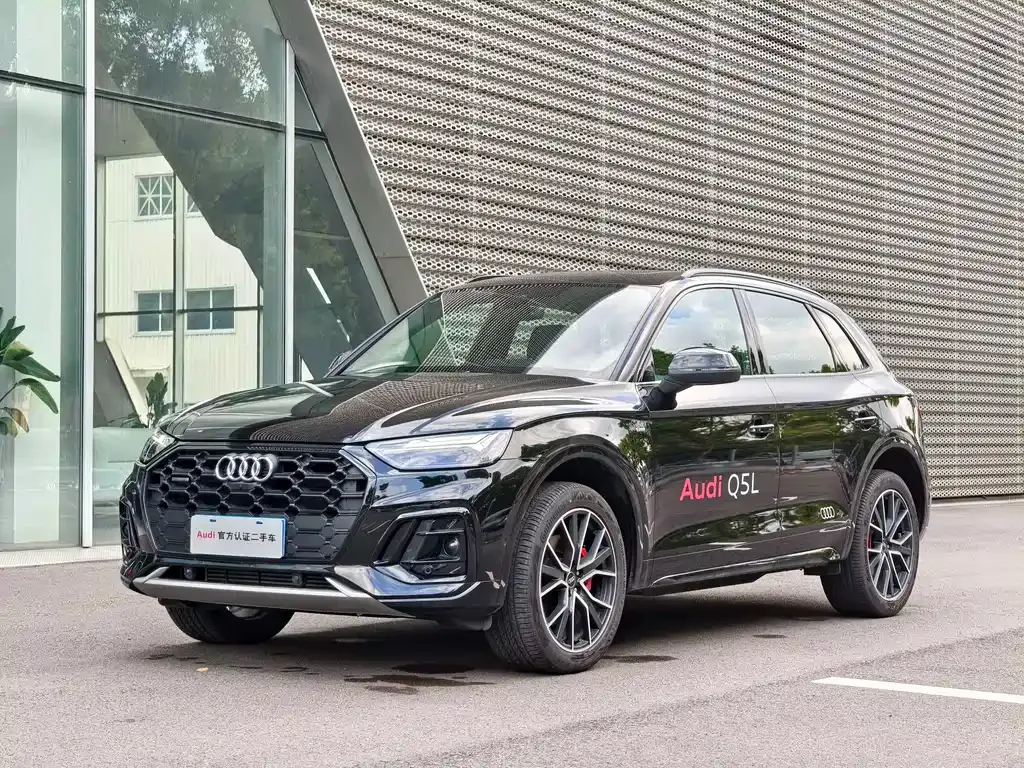 Audi Q5L — фото 1