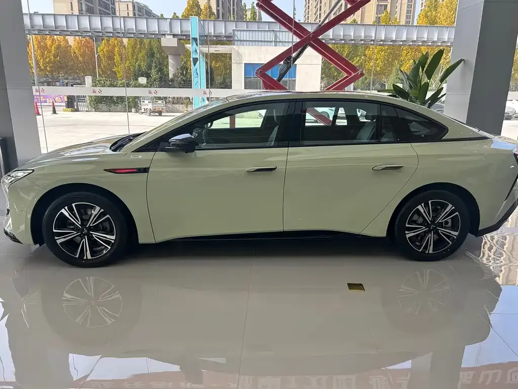Hongqi EH7 — фото 2