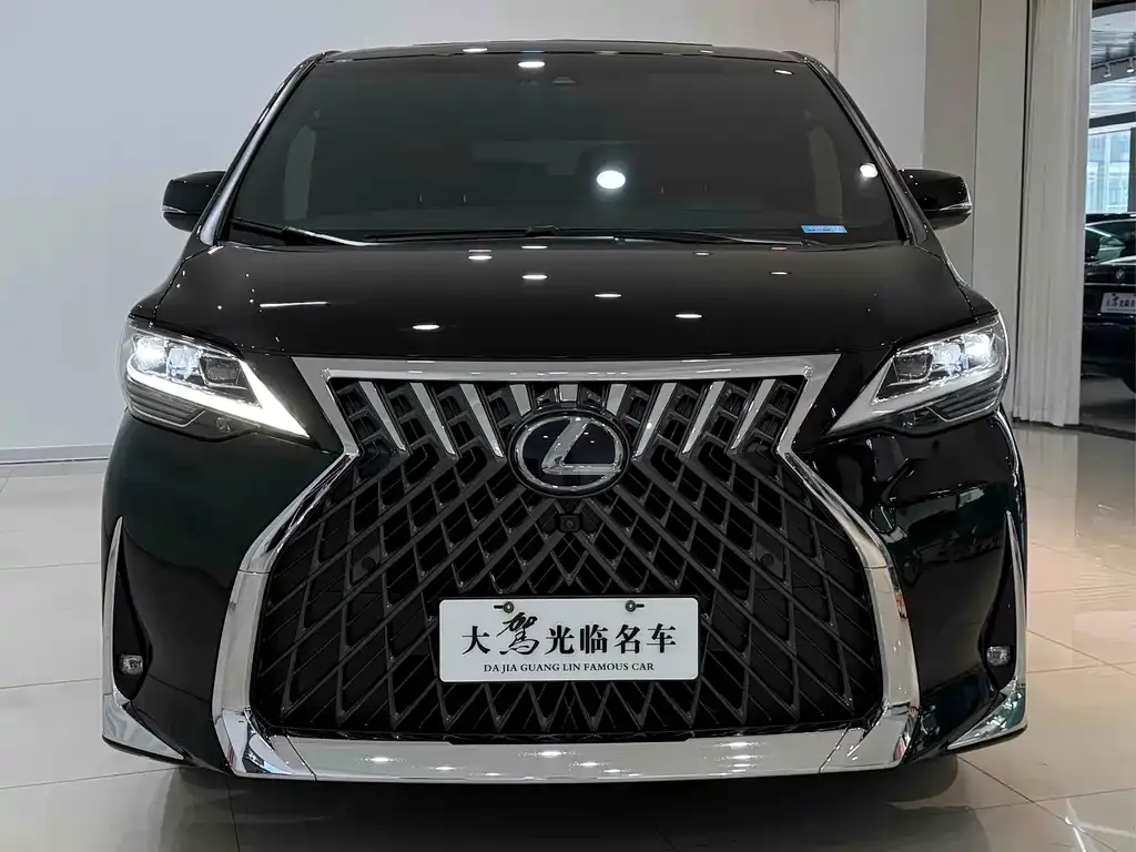 Lexus LM — фото 2