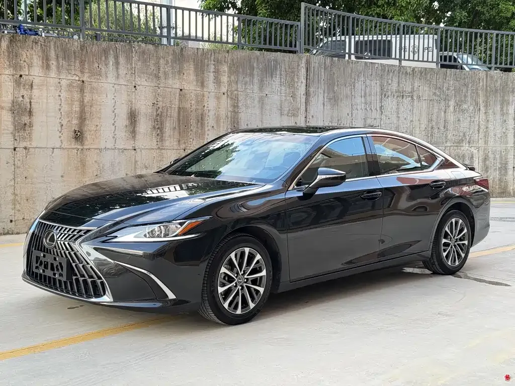 Lexus ES — фото 1