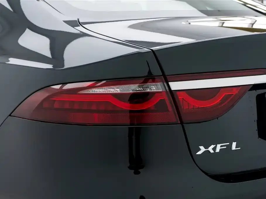 Jaguar XFL — фото 10
