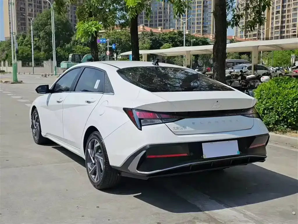 Hyundai Elantra — фото 10