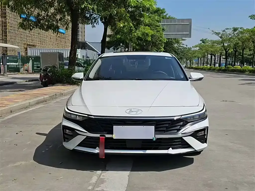 Hyundai Elantra — фото 7