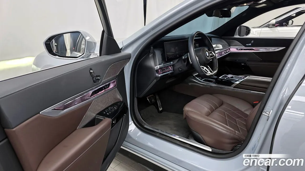 BMW 7-Series — фото 10
