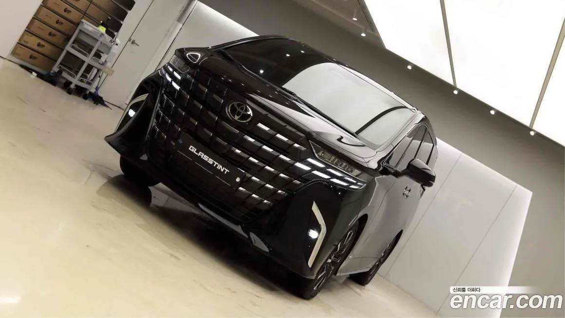Toyota Alphard — фото 2