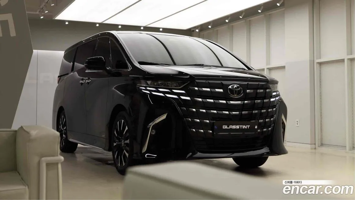 Toyota Alphard — фото 4