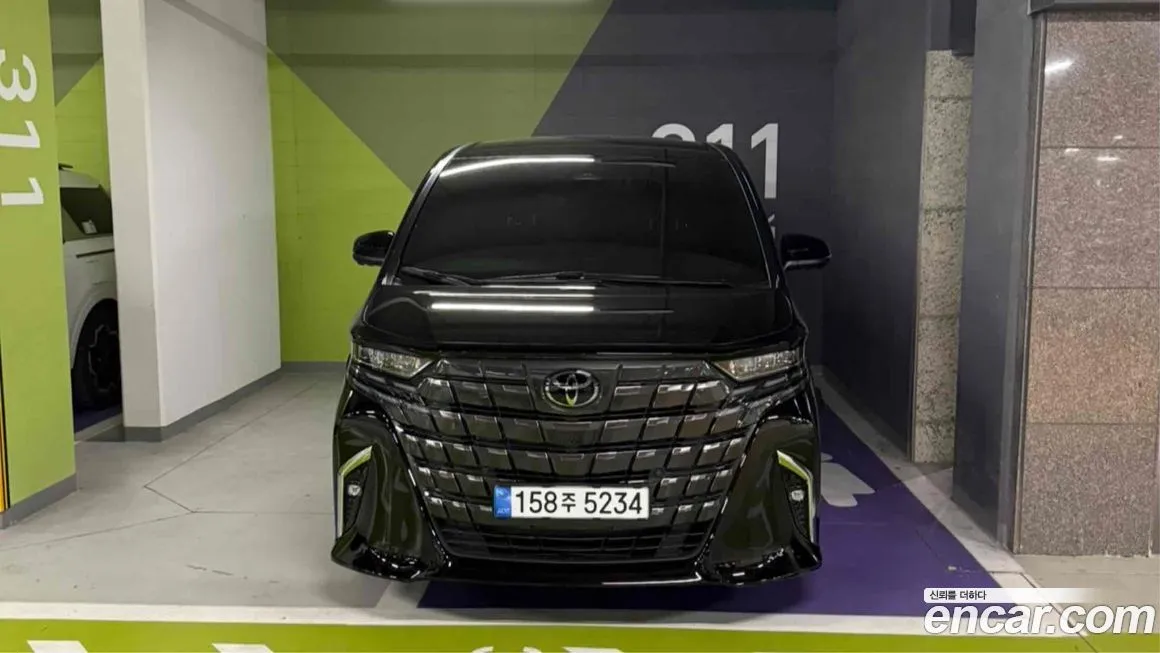 Toyota Alphard — фото 9