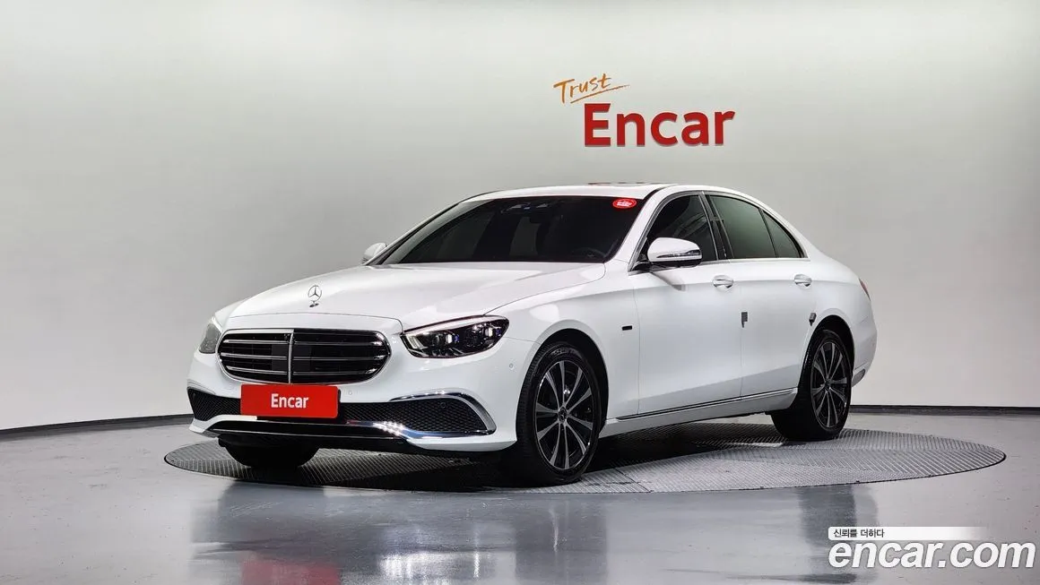 Mercedes-Benz E-Class — фото 1