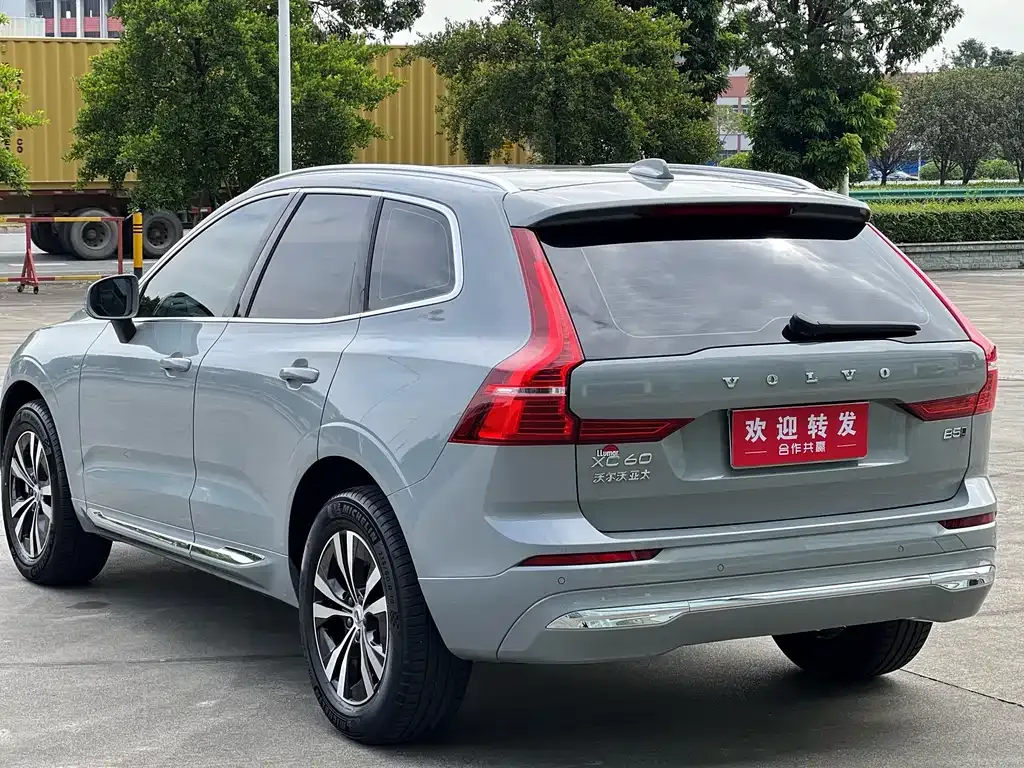 Volvo XC60 — фото 6