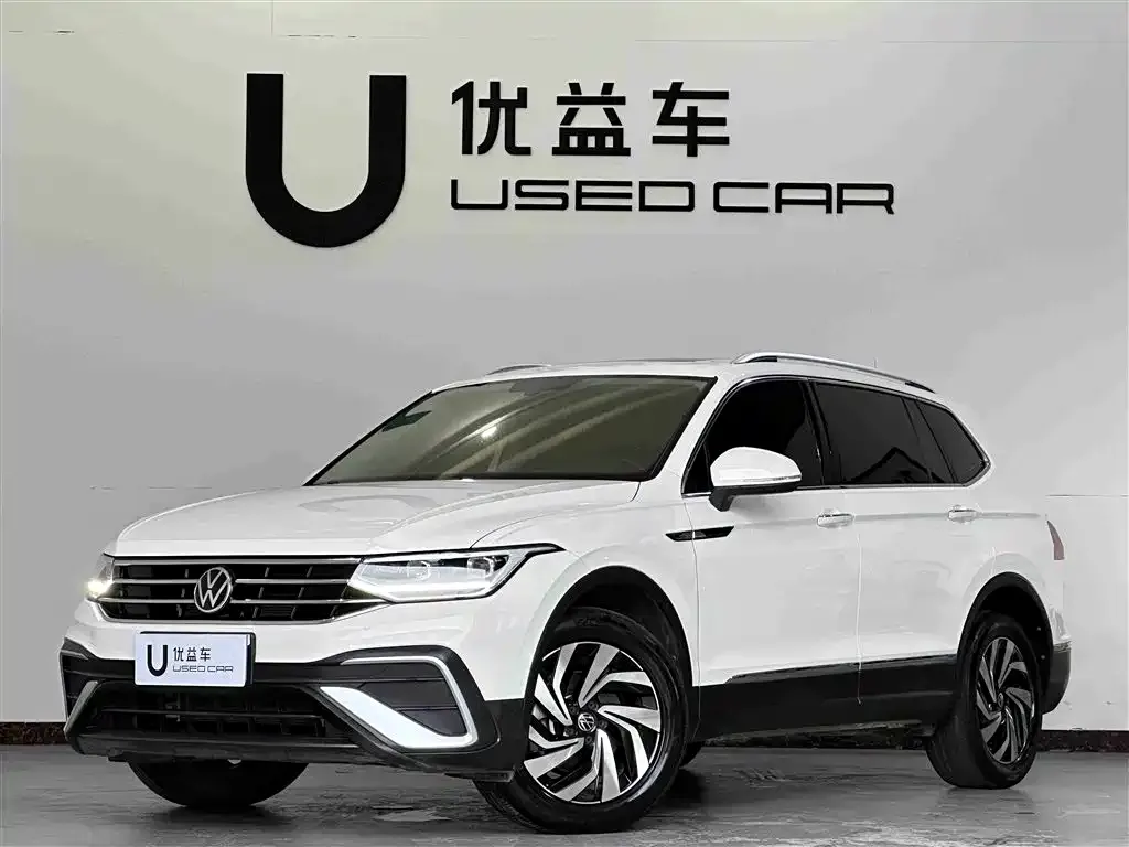 Volkswagen Tiguan L — фото 1