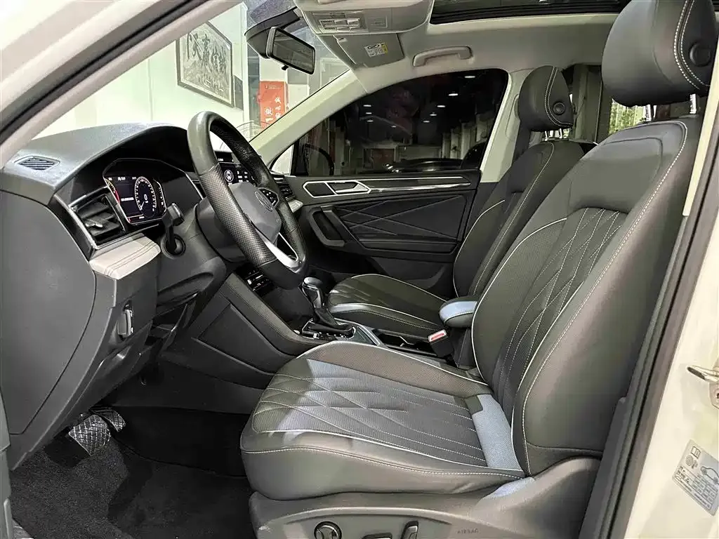 Volkswagen Tiguan L — фото 4