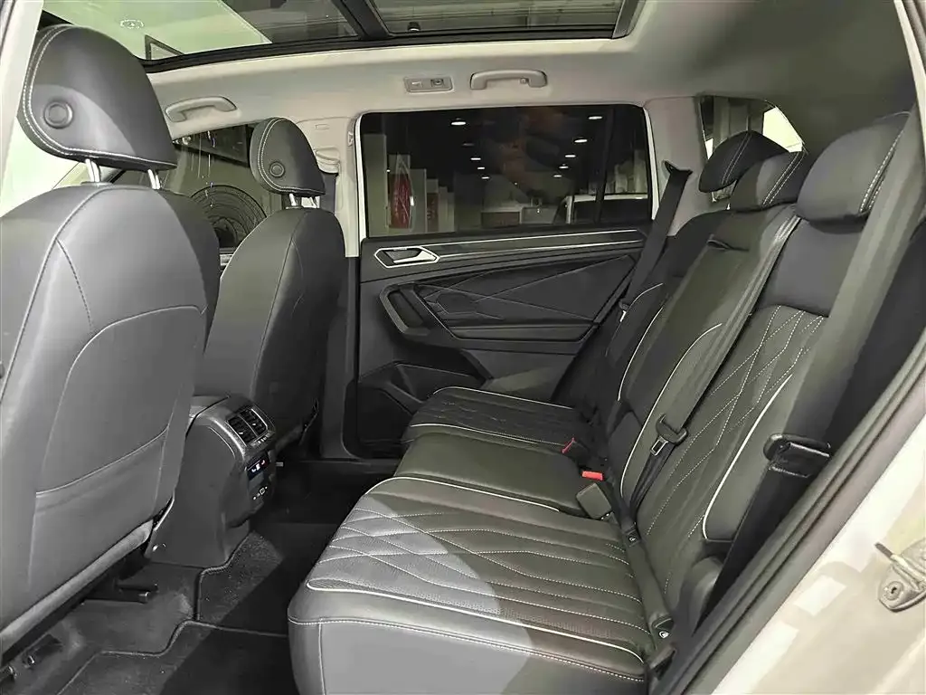 Volkswagen Tiguan L — фото 5