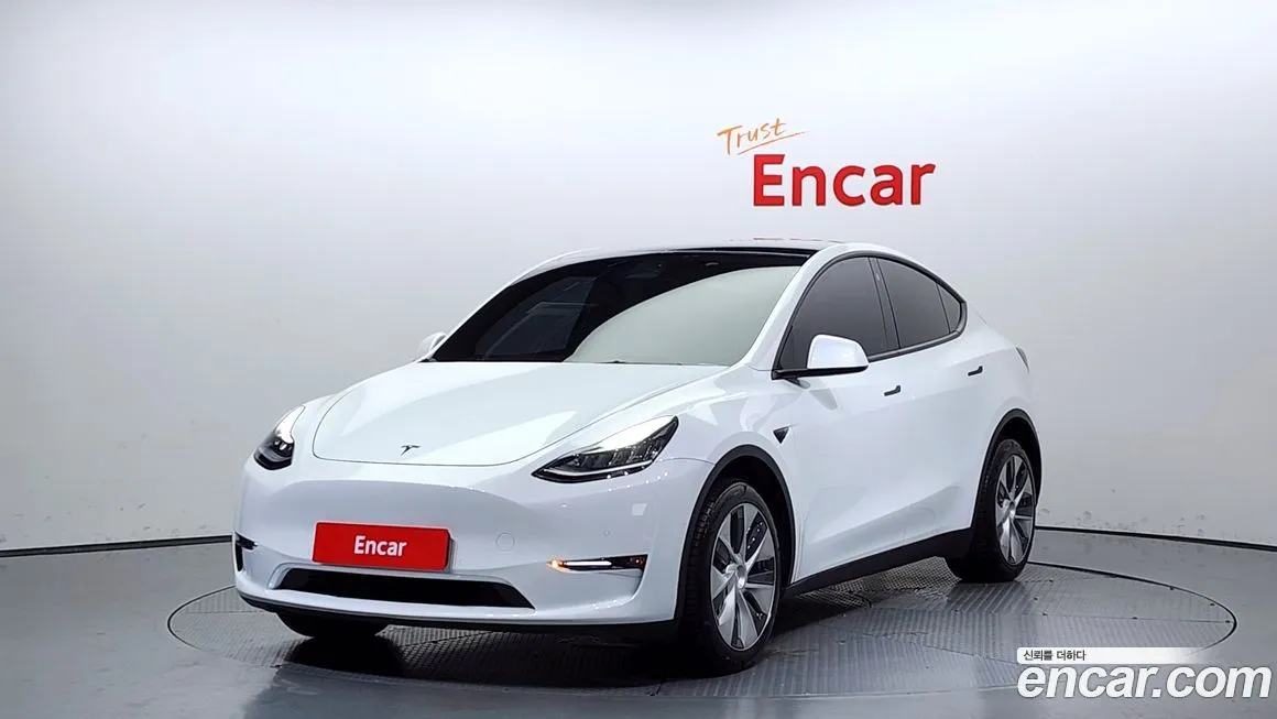 Tesla Model Y — фото 1