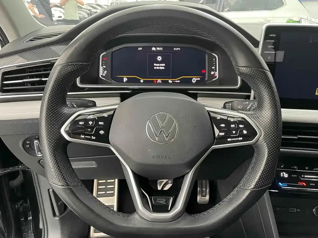 Volkswagen Tiguan L — фото 8