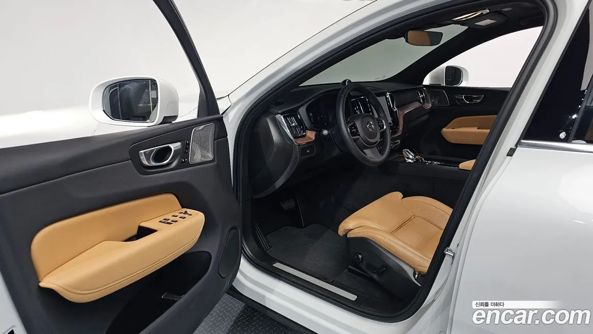Volvo XC60 — фото 10