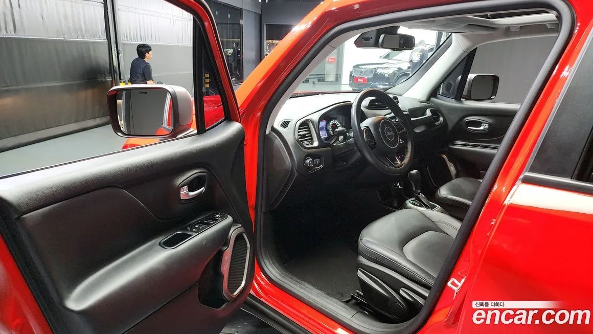 Jeep Renegade — фото 10