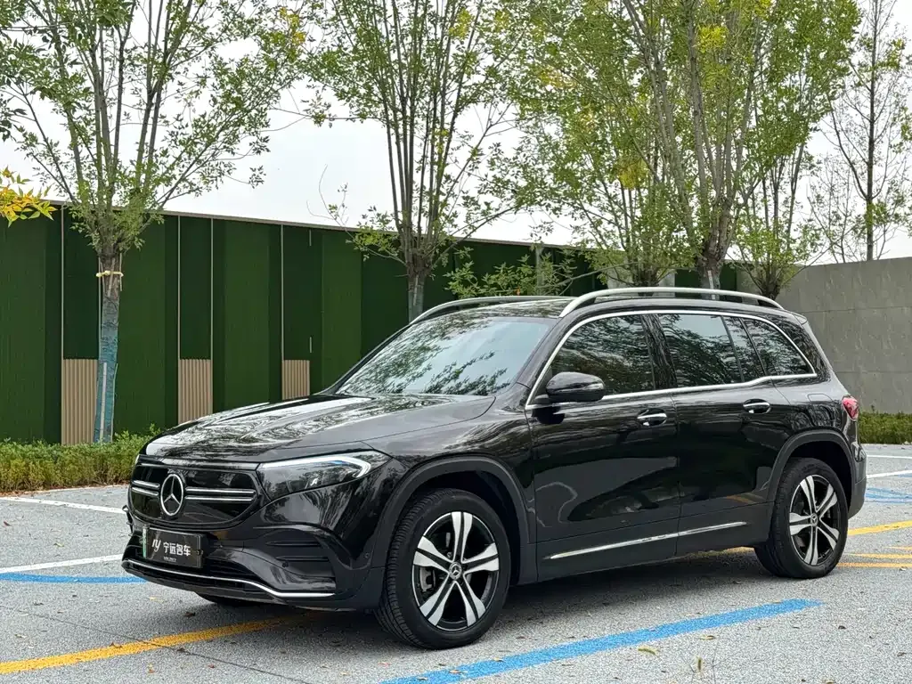 Mercedes-Benz EQB — фото 1