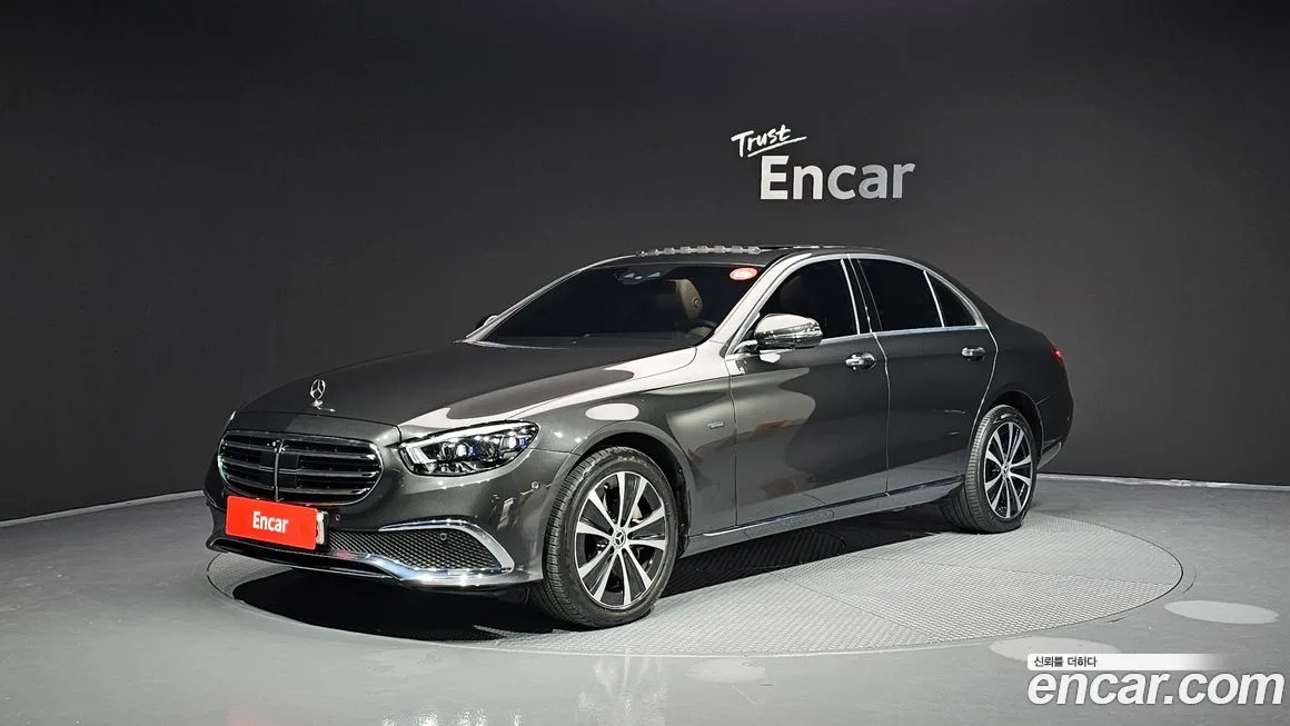 Mercedes-Benz E-Class — фото 1