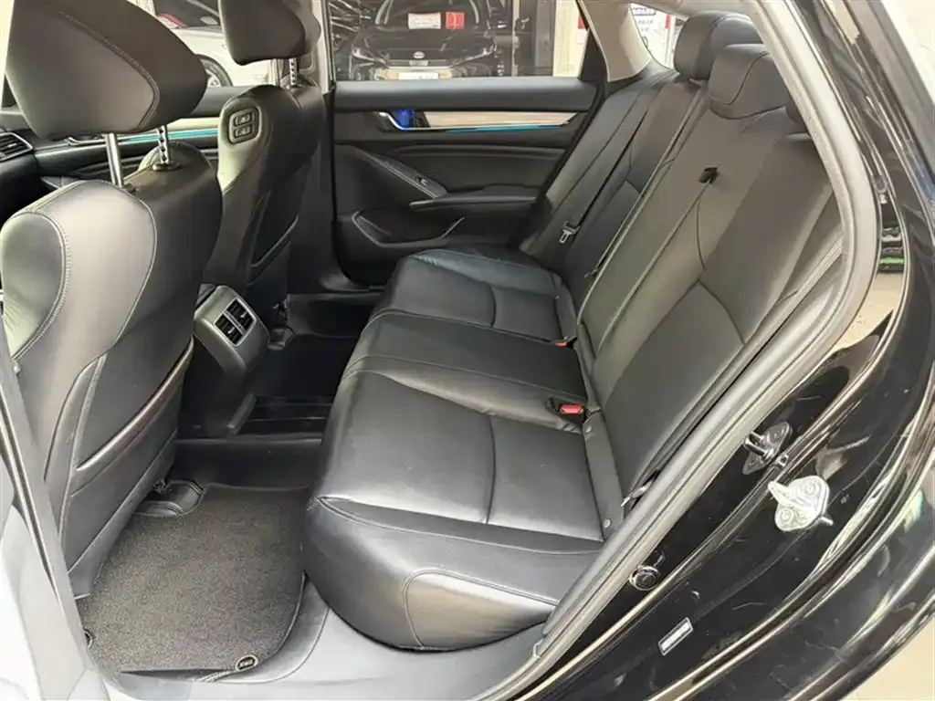 Honda Accord — фото 10