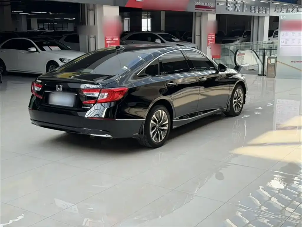 Honda Accord — фото 7